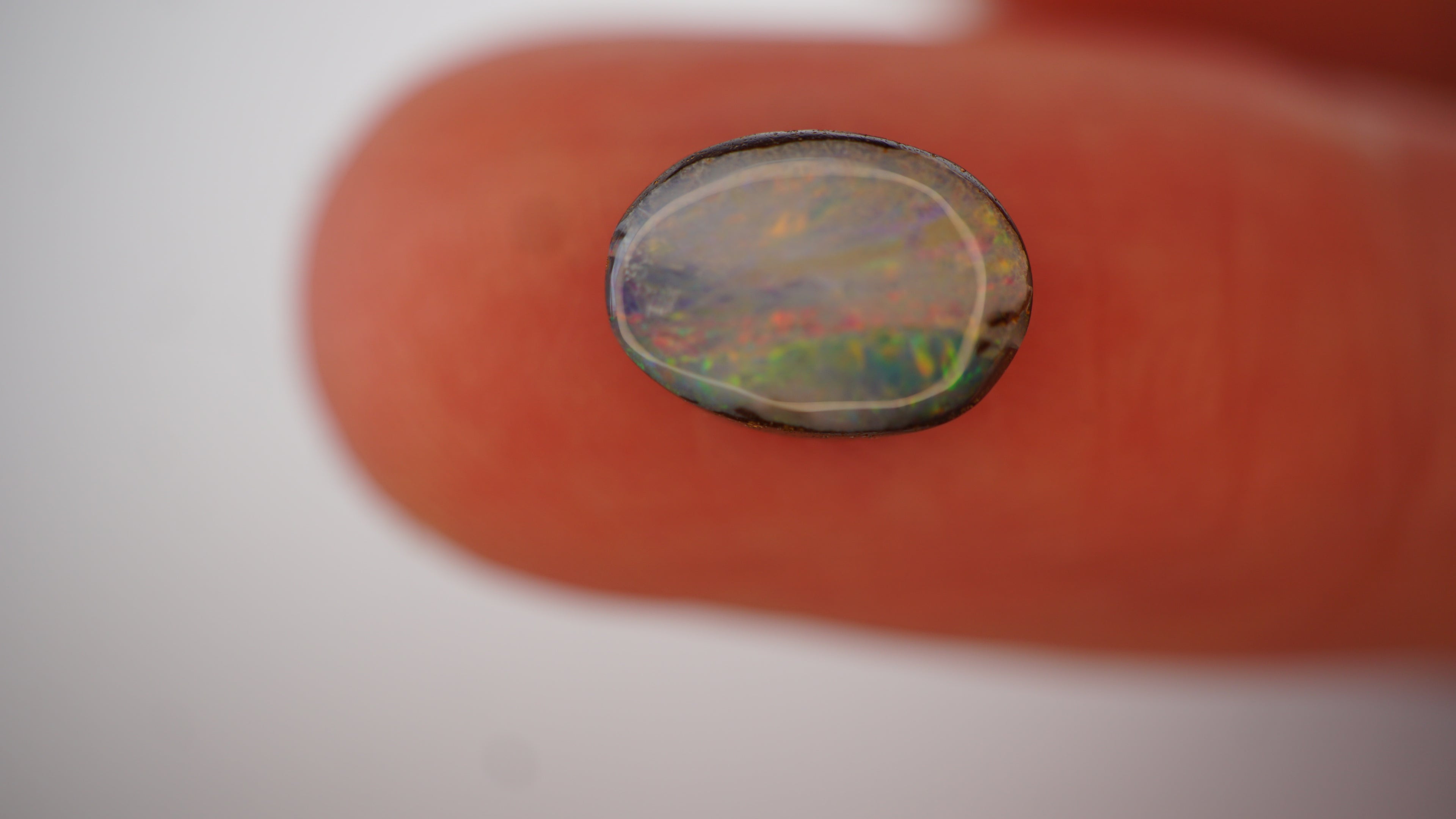 2.0 ct White Opal - Dual-Tone Multicolour Colour Play