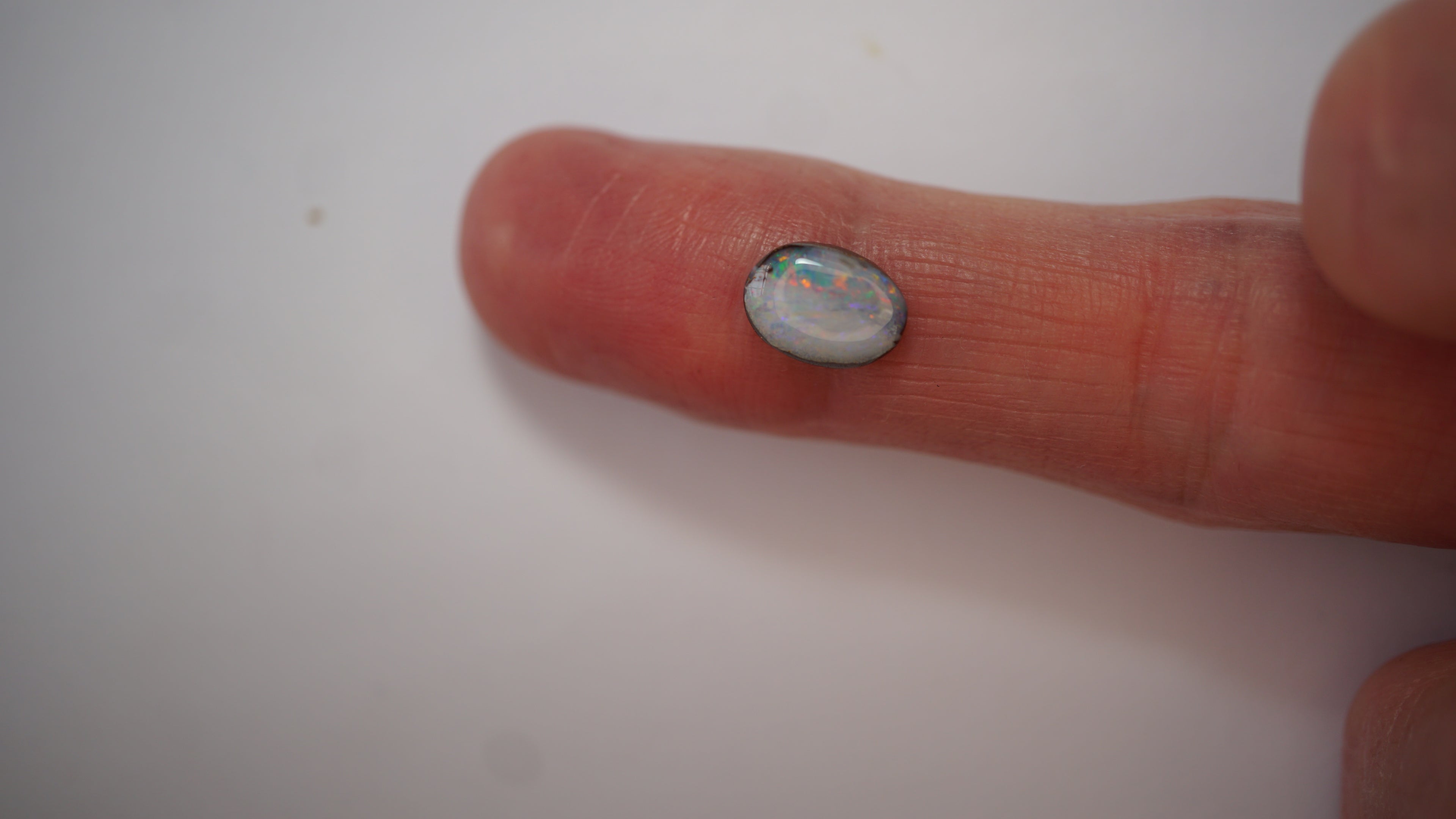 2.0 ct White Opal - Dual-Tone Multicolour Colour Play