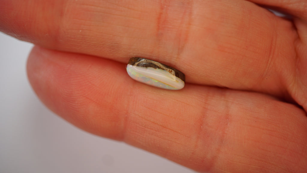 2.3 ct White Boulder Opal - Multicolour Broad Flash Band