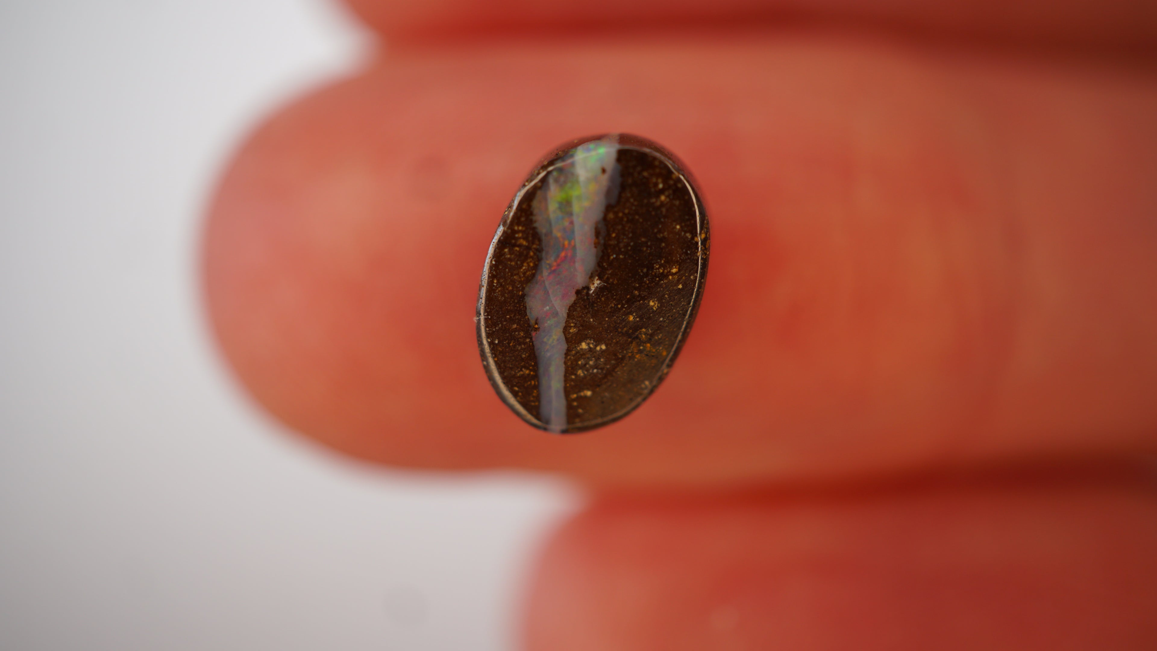 2.0 ct White Opal - Dual-Tone Multicolour Colour Play