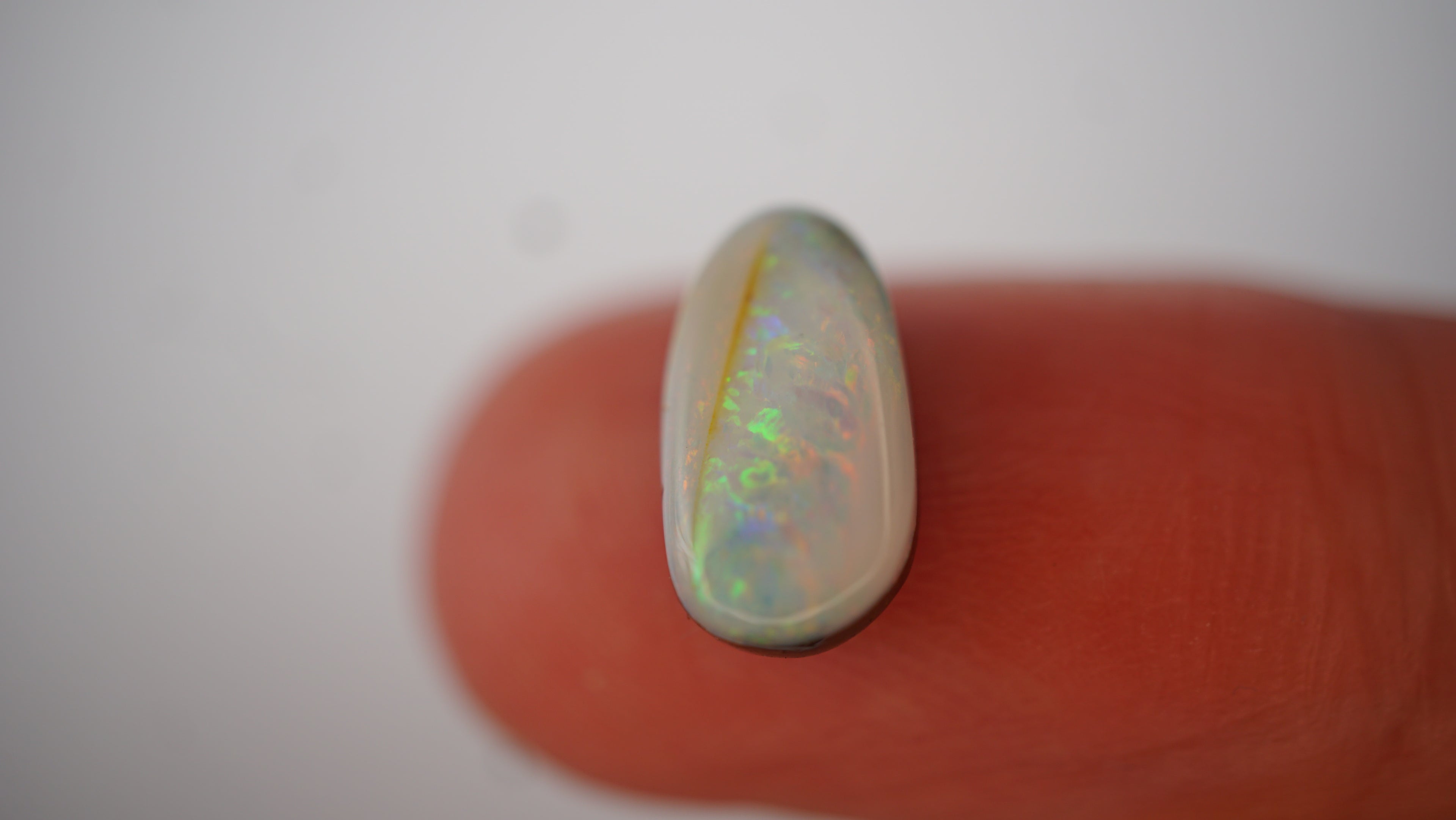 2.3 ct White Boulder Opal - Multicolour Broad Flash Band