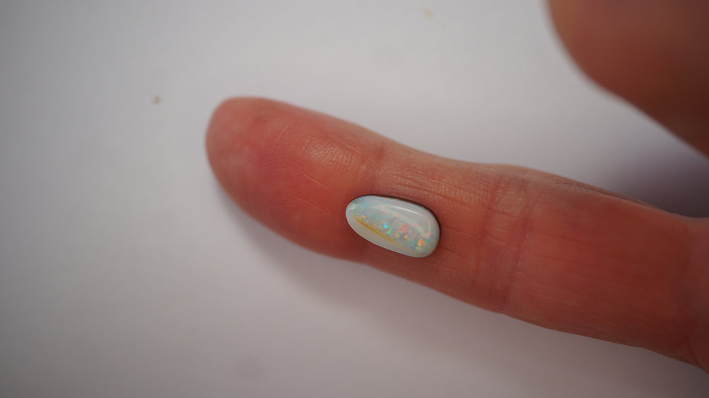2.3 ct White Boulder Opal - Multicolour Broad Flash Band