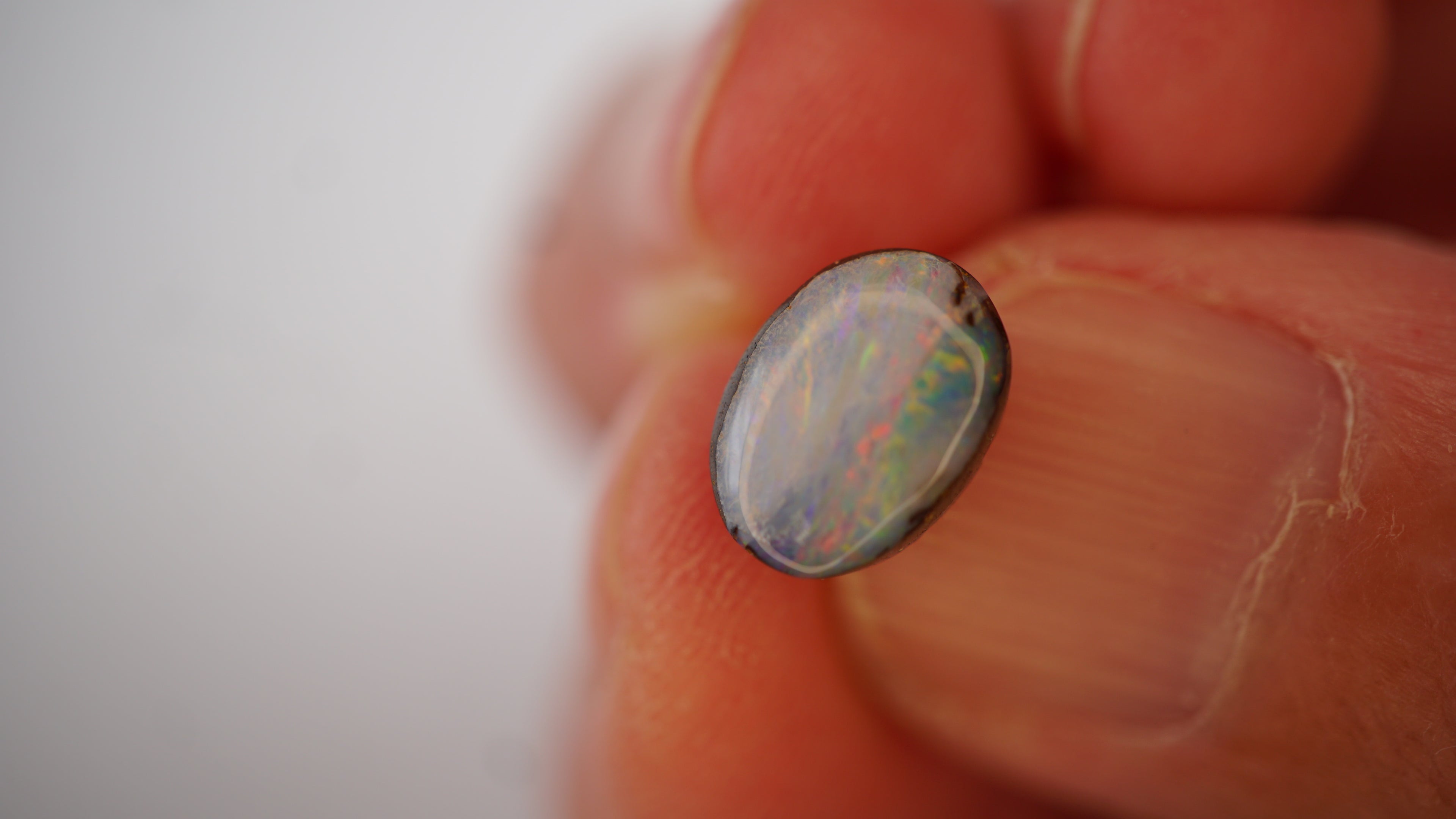 2.0 ct White Opal - Dual-Tone Multicolour Colour Play