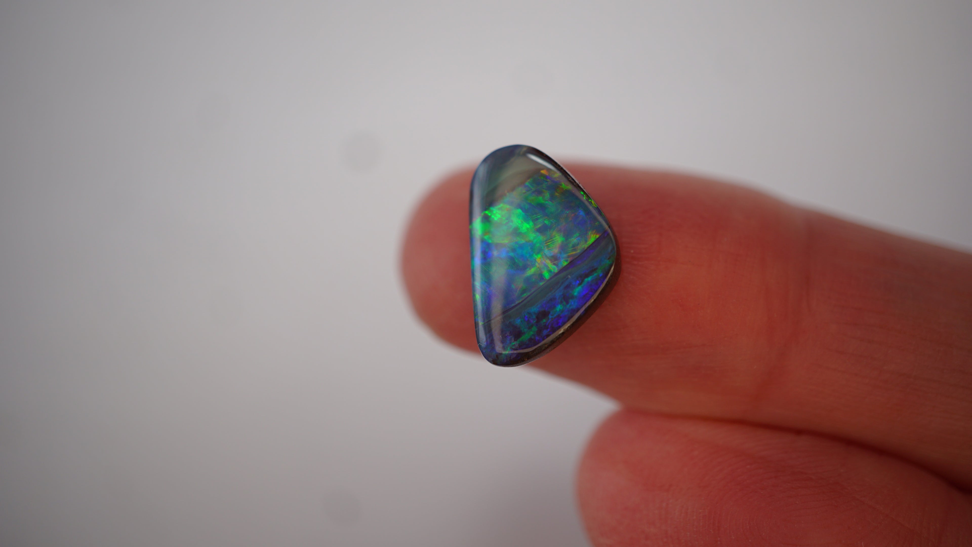 4.5 ct Boulder Opal - Broad Multicolour Flash