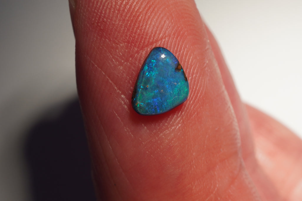 0.8ct Sky Blue Boulder Opal – Bright Green & Light Blue Roll