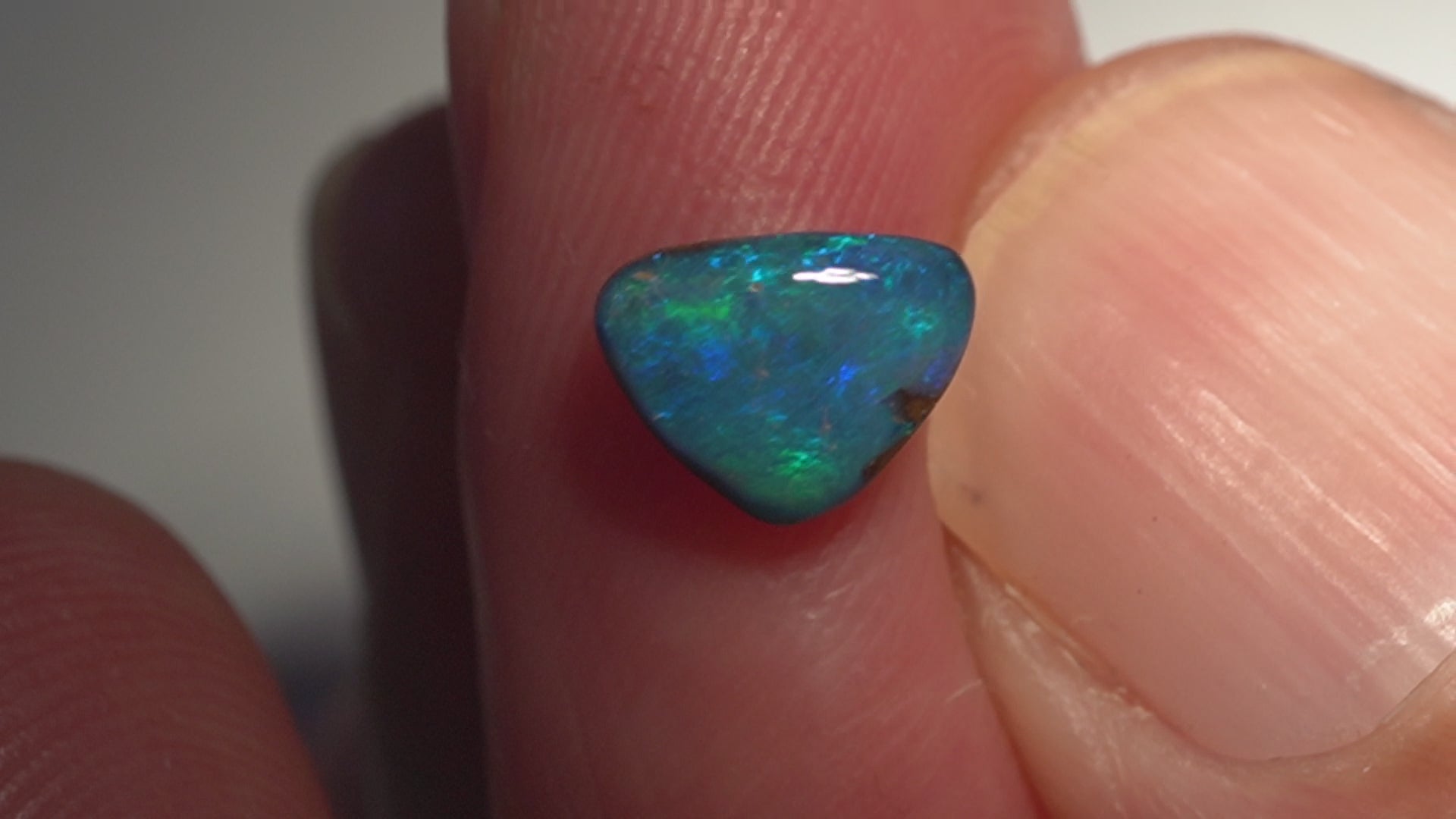 0.8ct Sky Blue Boulder Opal – Bright Green & Light Blue Roll