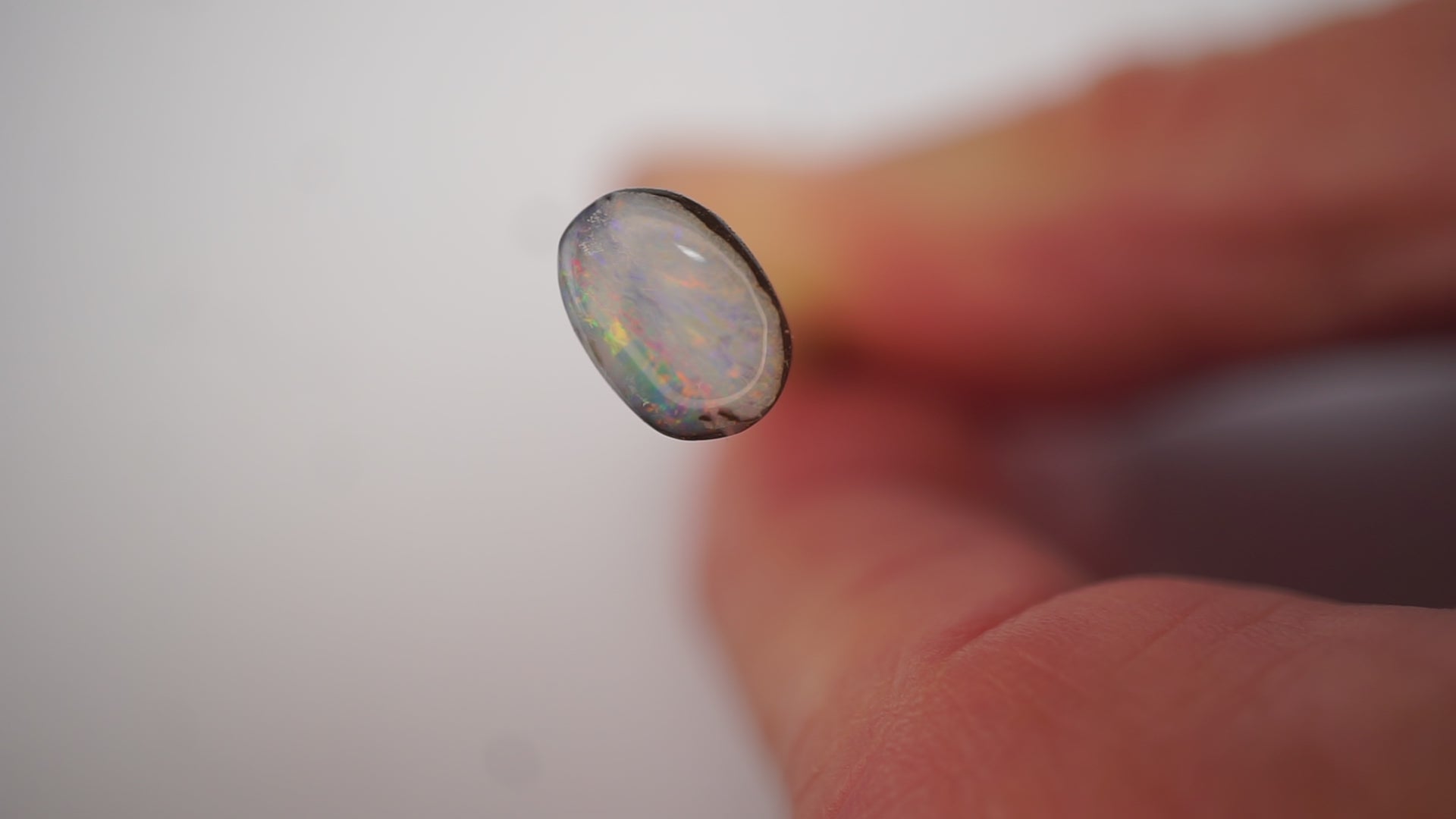 2.0 ct White Opal - Dual-Tone Multicolour Colour Play