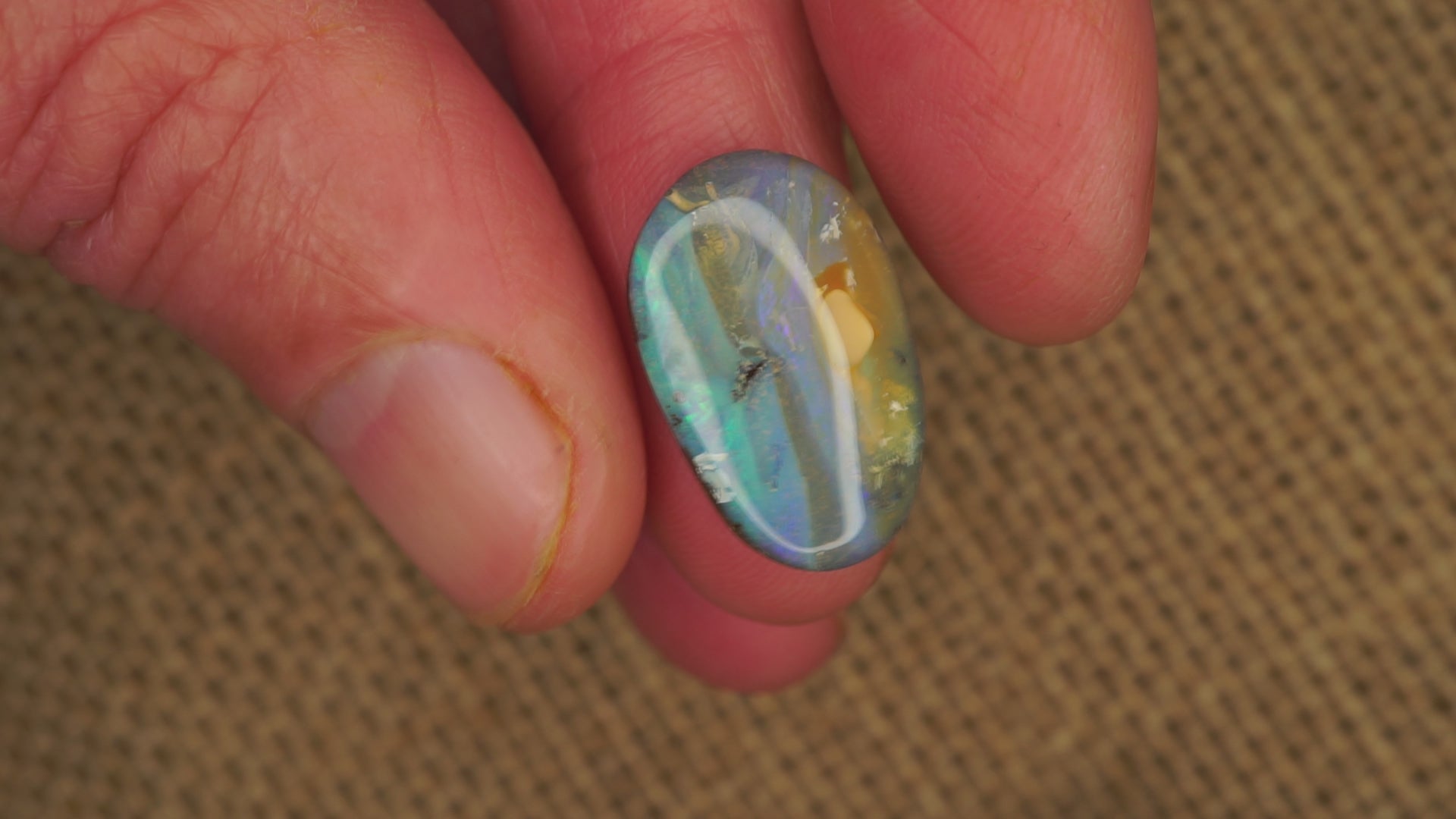 8.8ct Boulder Opal - Blue-Green Play with Light Purple Band on Natural Host Body Tone - Polished Boulder Opal (8.8ct)